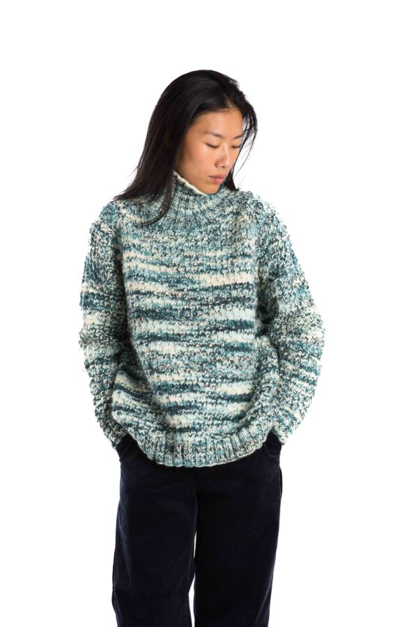 Skandinavischer Merinowolle-Pullover "Butterfly" Rollkragen Handgestrickt