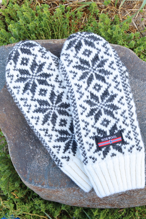 Favn – Skandinavische Wollhandschuhe mit Schneeflocken-Muster aus 100% Wolle mit Fleece-Futter