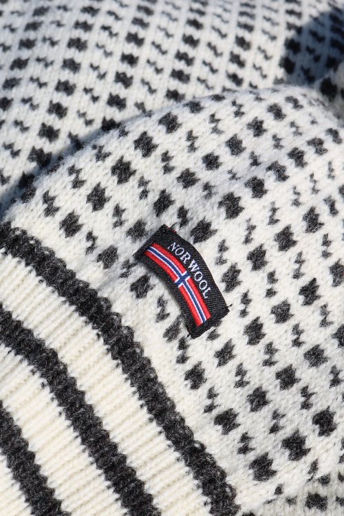 Trondur – Färöer Pullover aus 100% Schurwolle