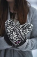 Favn – Skandinavische Wollhandschuhe mit Schneeflocken-Muster aus 100% Wolle
