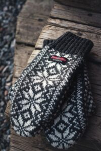 wollhandschuhe-favn-anthrazit-v190-59_Fokus
