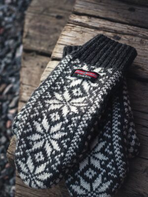 wollhandschuhe-favn-anthrazit-v190-59_Fokus