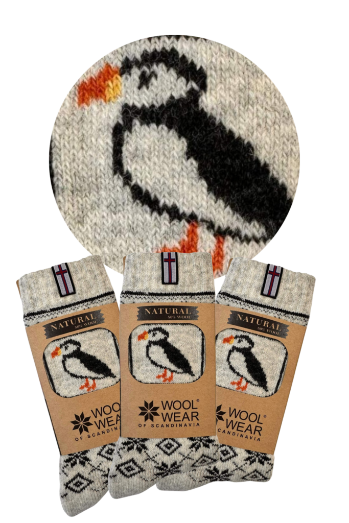 Collage der Färöer Wollsocken mit Papageientaucher-Motiv aus 80 % Lammwolle