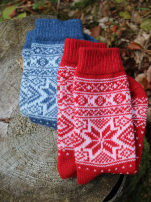 Skandinavische Wollsocken "Hyggesokker" 60% Lammwolle Schneeflockenmuster