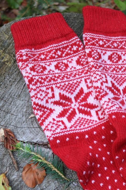 Skandinavische Wollsocken "Hyggesokker" 60% Lammwolle Schneeflockenmuster
