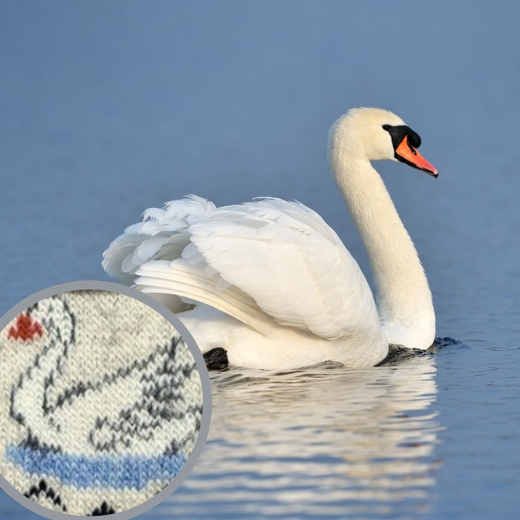 Finnische Wollsocken mit dem Singschwan, dem Nationalsymbol Finnlands, aus warmer Naturwolle.