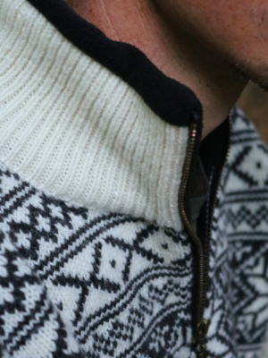herren-norwegerpullover-morten-weiss-kragen-detail