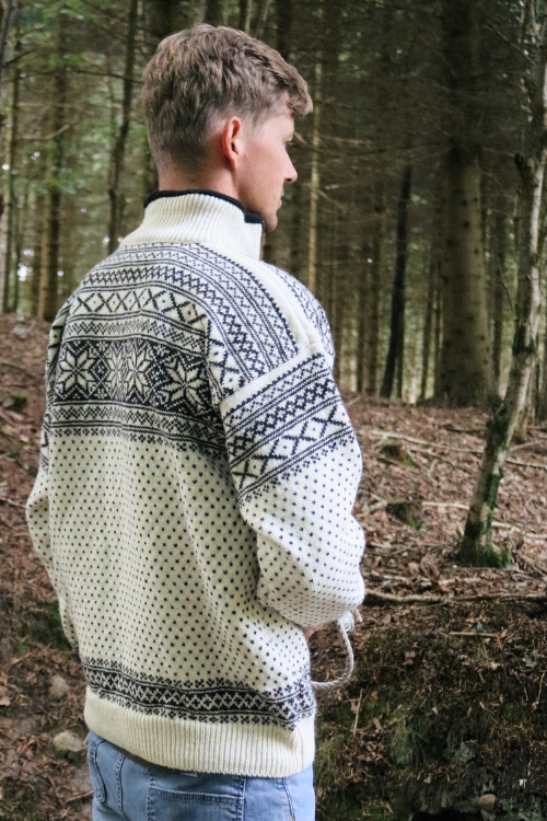 Morten – Norweger Pullover aus 100% Schurwolle Schneeflocken Muster